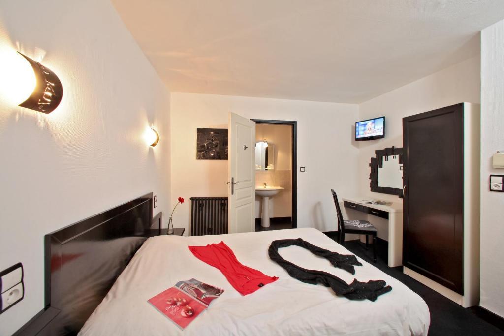 Hotel Le Coin Des Halles Cahors Habitación foto